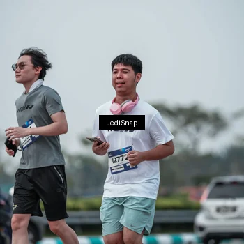 Runner Photo 7556643