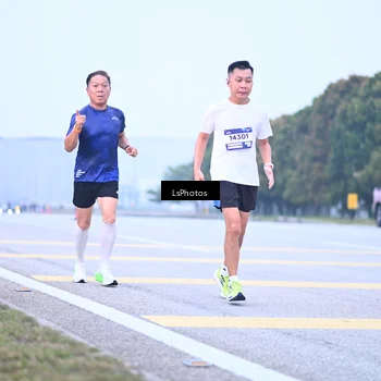 Runner Photo 7557412