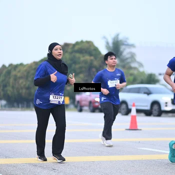 Runner Photo 7558773