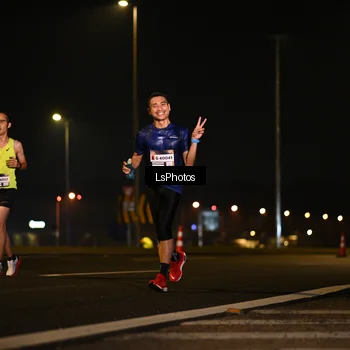Runner Photo 7560123