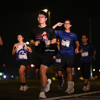 Runner Photo 7560400