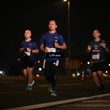 Runner Photo 7560624