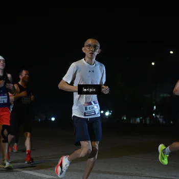 Runner Photo 7565704
