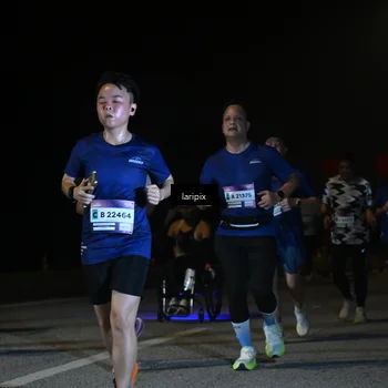 Runner Photo 7570912