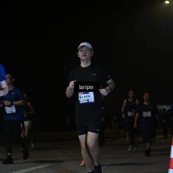 Runner Photo 7571080