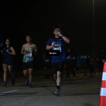 Runner Photo 7571218