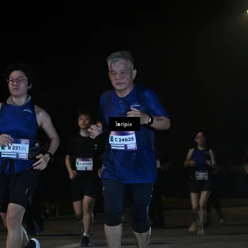 Runner Photo 7571305