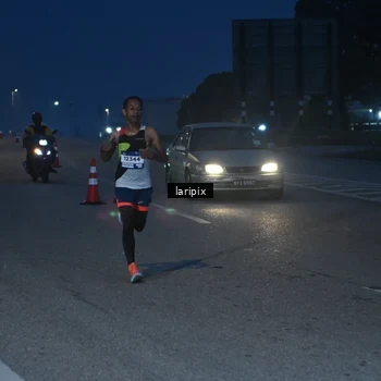 Runner Photo 7586003