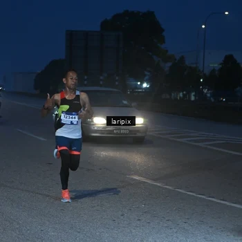 Runner Photo 7586018