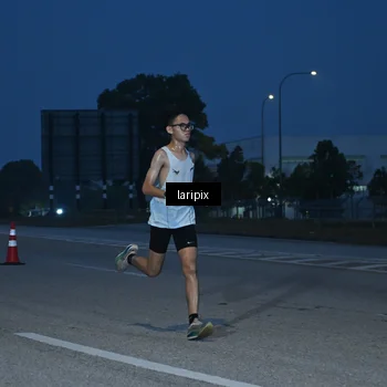 Runner Photo 7586040