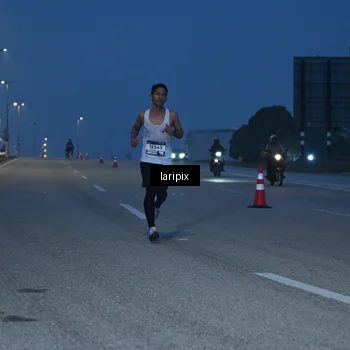 Runner Photo 7586098