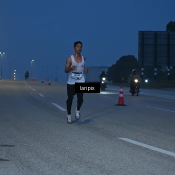 Runner Photo 7586102