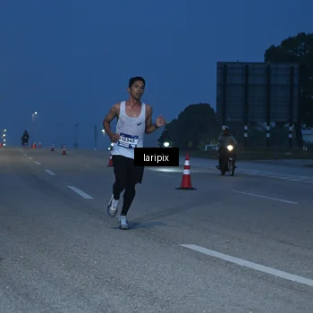 Runner Photo 7586105