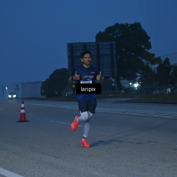 Runner Photo 7586124