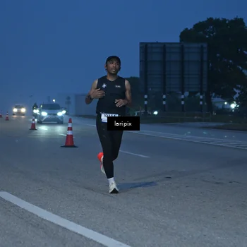 Runner Photo 7586164