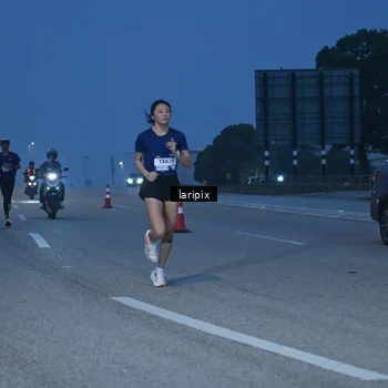 Runner Photo 7586178