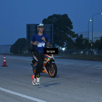 Runner Photo 7586192
