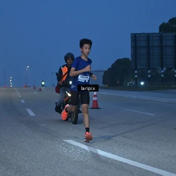Runner Photo 7586207