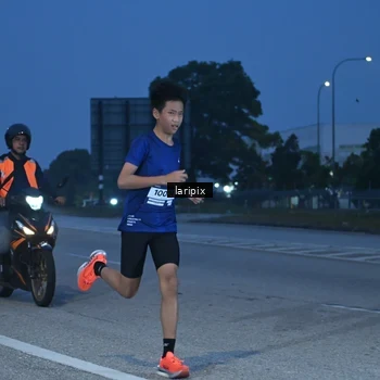 Runner Photo 7586215