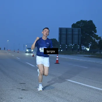 Runner Photo 7586253