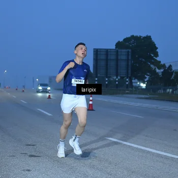 Runner Photo 7586265
