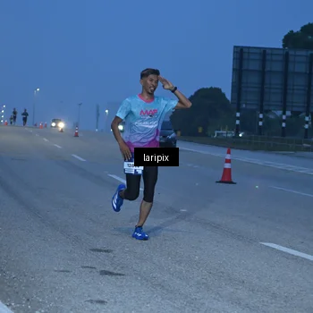 Runner Photo 7586267