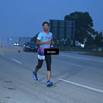 Runner Photo 7586272