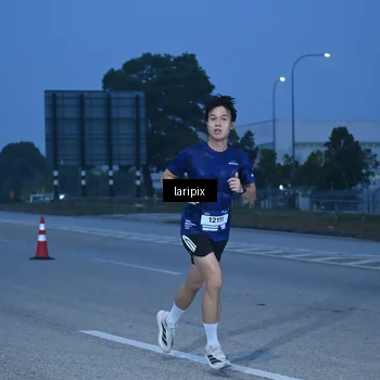 Runner Photo 7586288