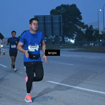 Runner Photo 7586297