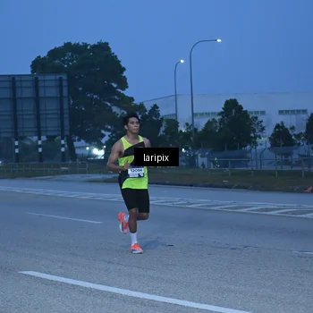 Runner Photo 7586340