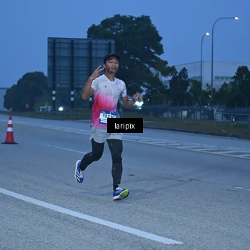 Runner Photo 7586359