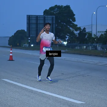 Runner Photo 7586360