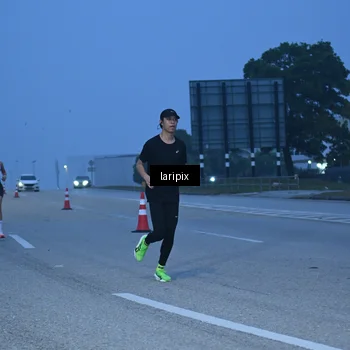 Runner Photo 7586368