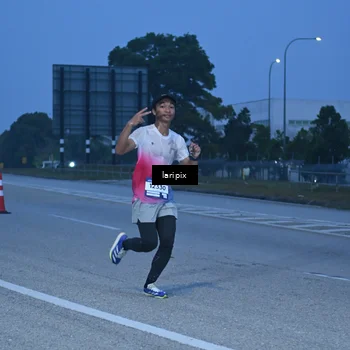 Runner Photo 7586369