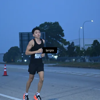 Runner Photo 7586381