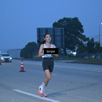 Runner Photo 7586390