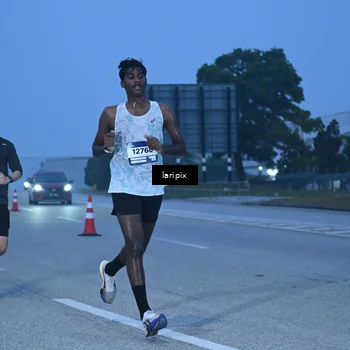 Runner Photo 7586424