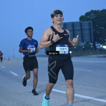 Runner Photo 7586442