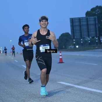 Runner Photo 7586448