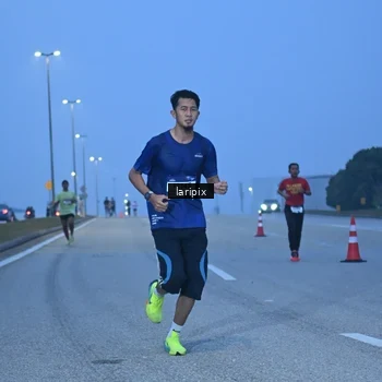 Runner Photo 7586464