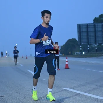 Runner Photo 7586468