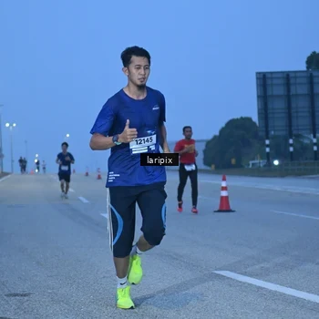 Runner Photo 7586478