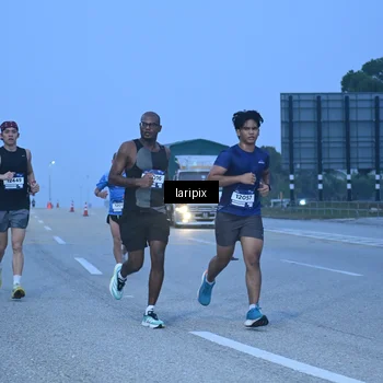 Runner Photo 7586573
