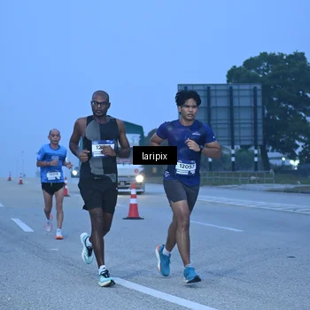 Runner Photo 7586575