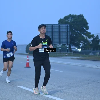 Runner Photo 7586604