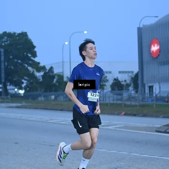 Runner Photo 7586618