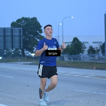 Runner Photo 7586623