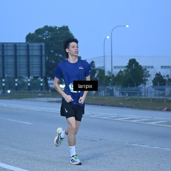 Runner Photo 7586625