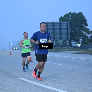 Runner Photo 7586640