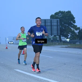 Runner Photo 7586642